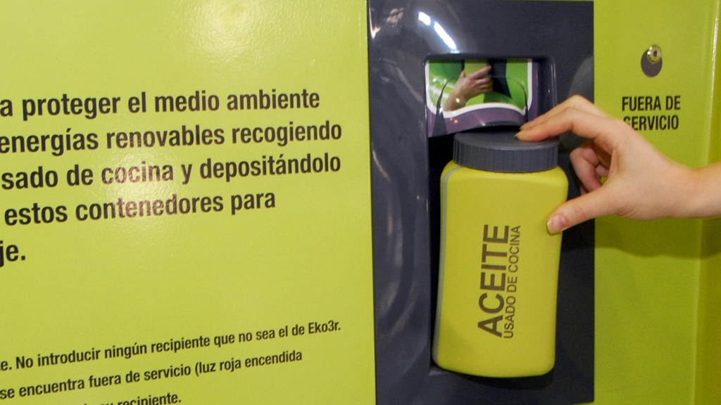 Reciclaje de aceite usado. Foto: ALUR