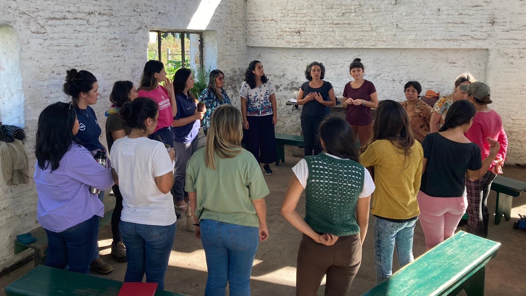 Colectivo Las Gurisas que trabaja con la producción agroecológica