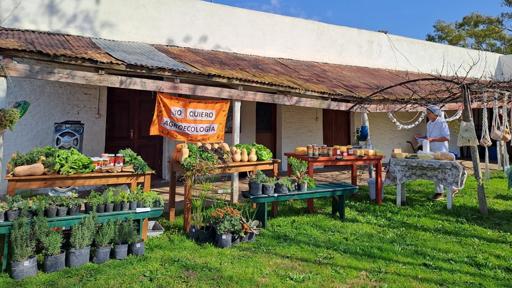 Colectivo Las Gurisas que trabaja con la producción agroecológica