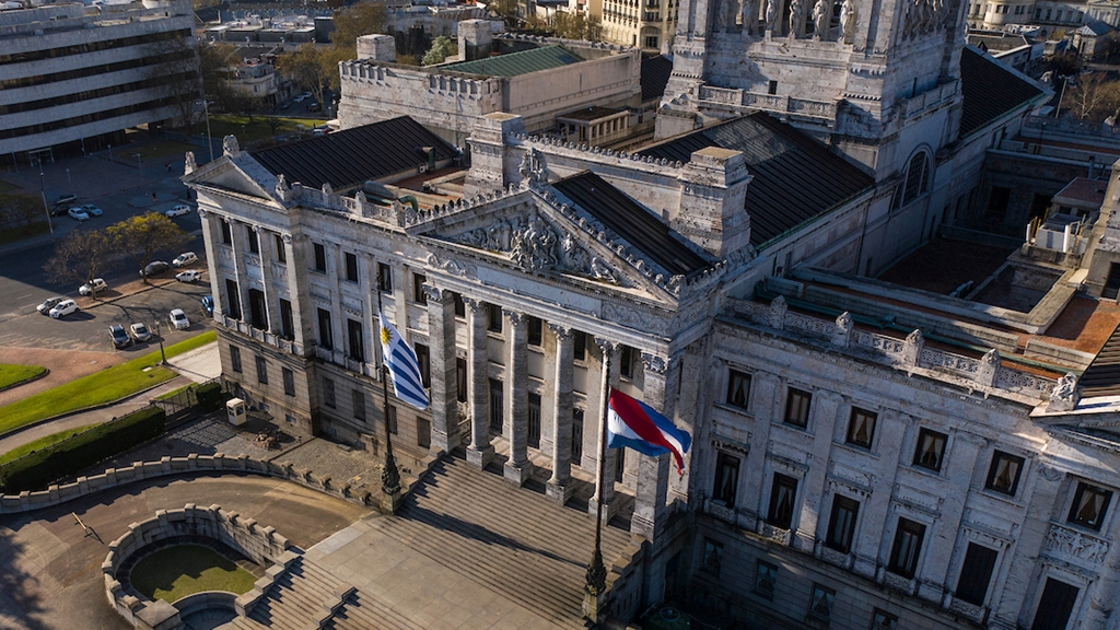 Vista del Palacio Legislativo, Montevideo. Foto: Nicolás Celaya /adhocFOTOS