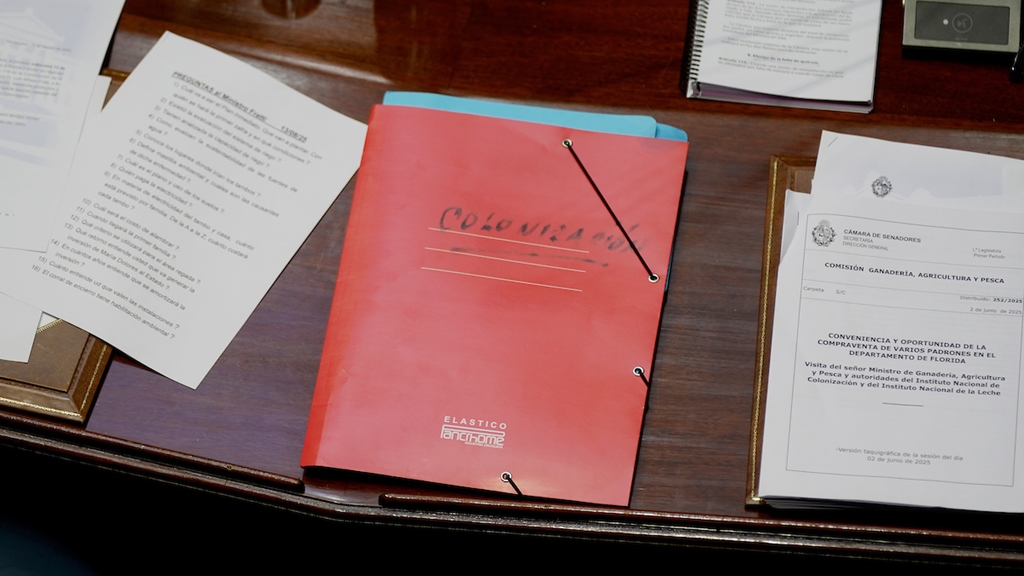 Durante la interpelación al ministro de Ganaderia. Foto: Javier Calvelo / adhocFOTOS
