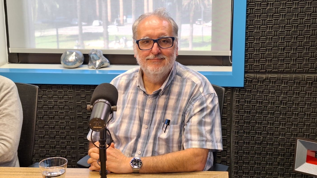 Raúl Maneyro. Lic. en Ciencias Biológicas, magister en Biología, doctor en Zoología y Prof. Agregado del Instituto de Ecología y Ciencias Ambientales de la Facultad de Ciencias, encargado de la dirección del Laboratorio de Herpetología.