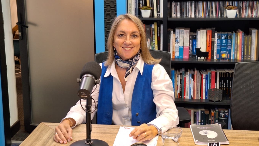 Beatriz Angulo. Psicoterapeuta psicoanalítica de la Asociación Uruguaya de Psicoterapia Psicoanalítica, diplomada en vínculo temprano y trastornos de la perinatalidad, y docente.