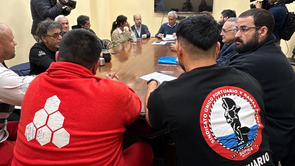 TCP y sindicato portuario firmaron preacuerdo en el MTSS. Foto: Ministerio de Trabajo