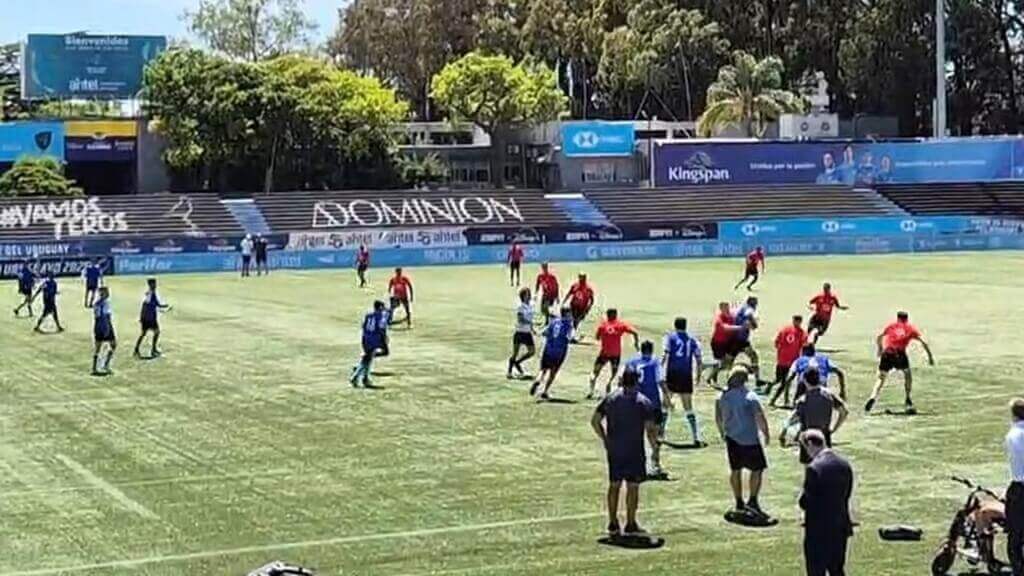 Reclusos jugando al rugby en el Estadio Charrúa. Foto: Oyente de En Perspectiva