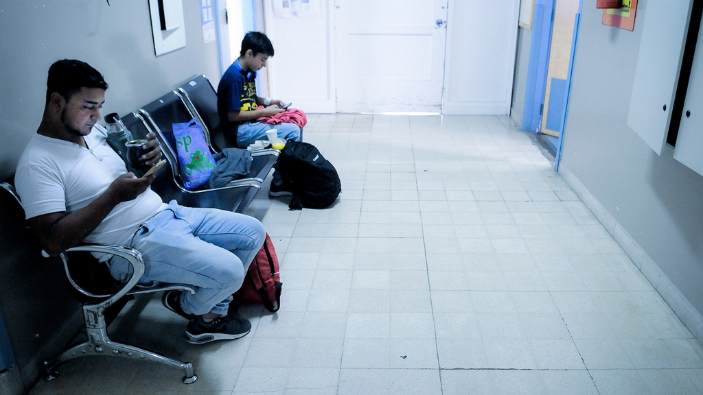 Tiempo de espera para consultas médicas y estudios, hospital. Foto: adhocFotos