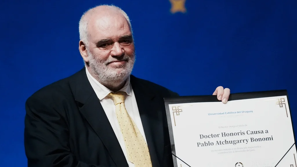 Pablo Atchugarry fue distinguido por la UCU como Doctor Honoris. Foto: adhocFotos