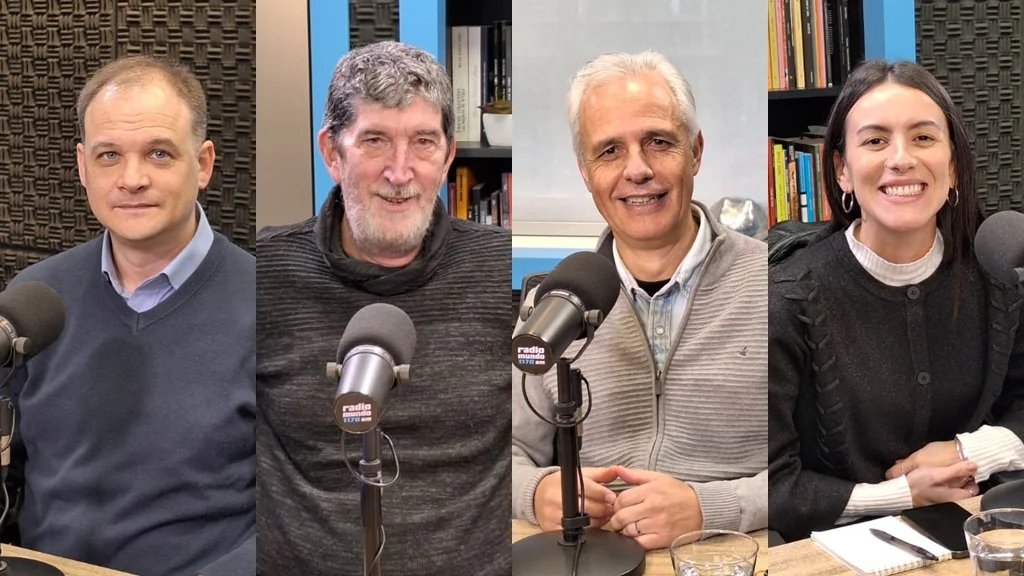 La Mesa de Análisis Político con Eduardo Bottinelli, Daniel Buquet, Adolfo Garcé y Camila Zeballos.